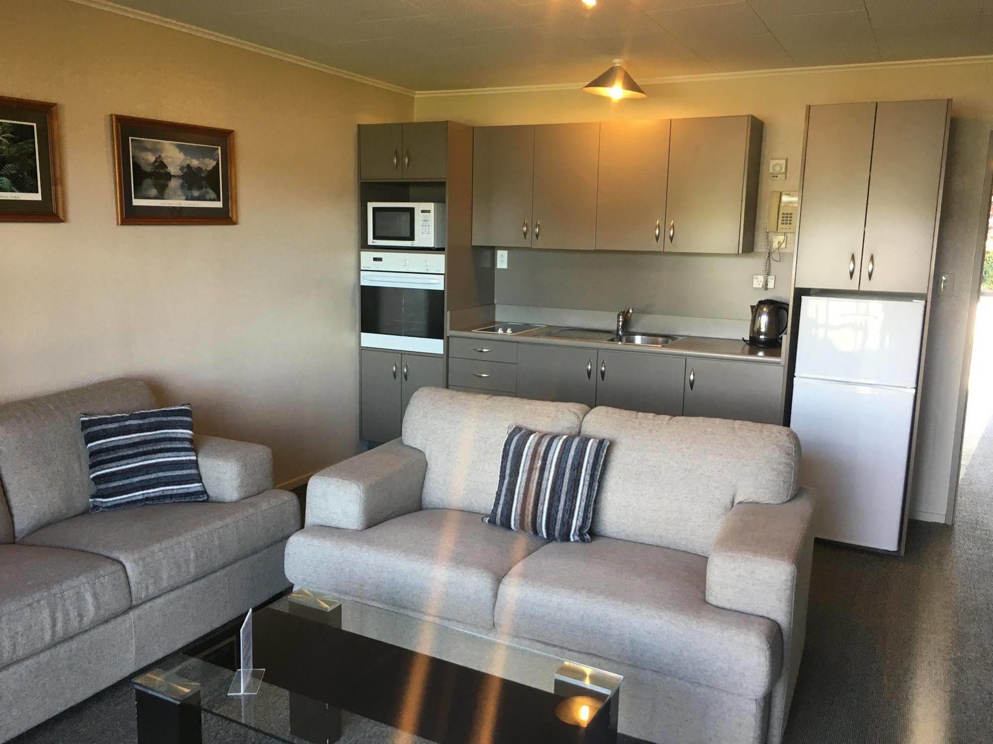 Lakeside Motel & Apartments Te Anau Eksteriør billede