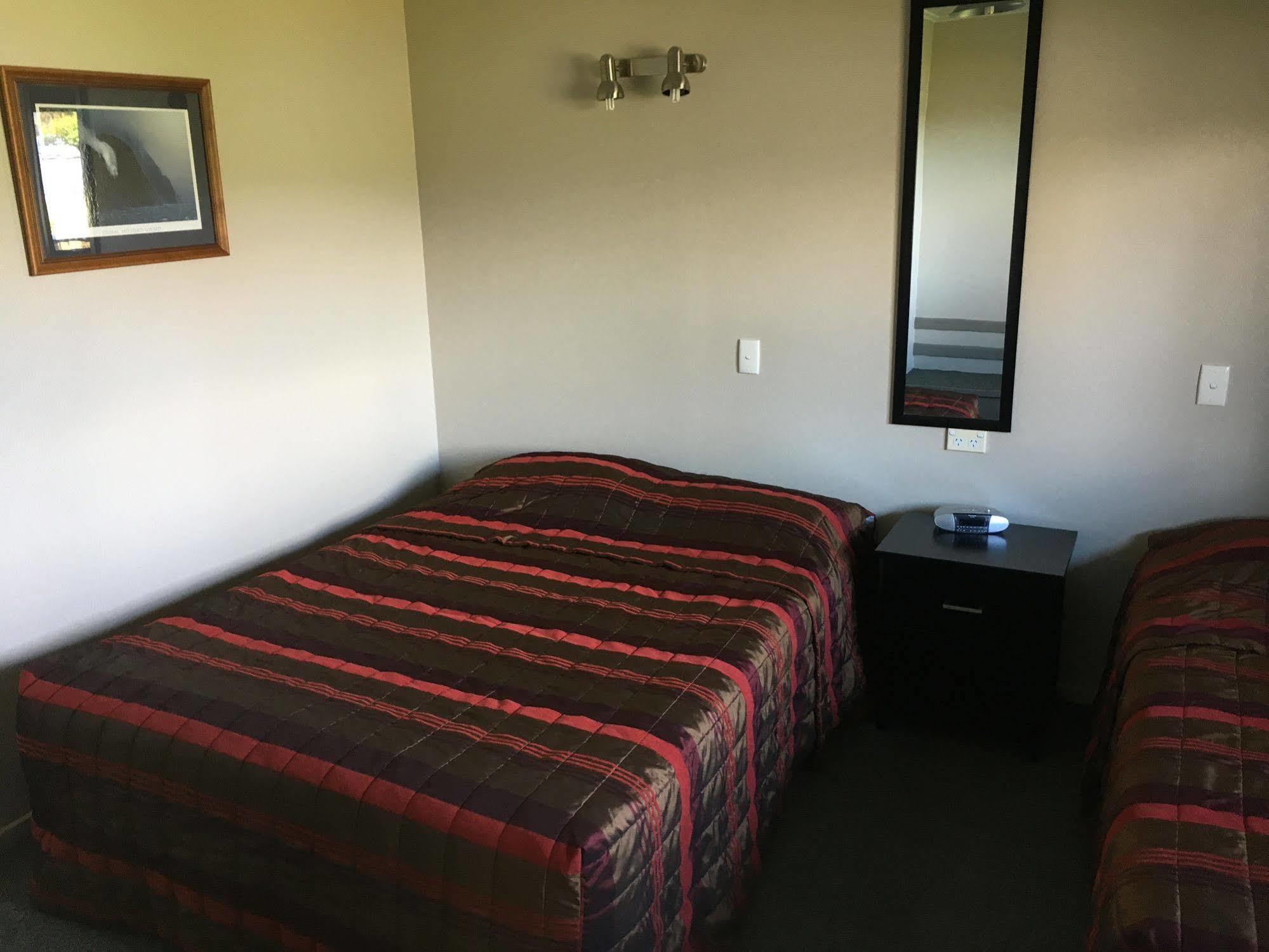 Lakeside Motel & Apartments Te Anau Eksteriør billede